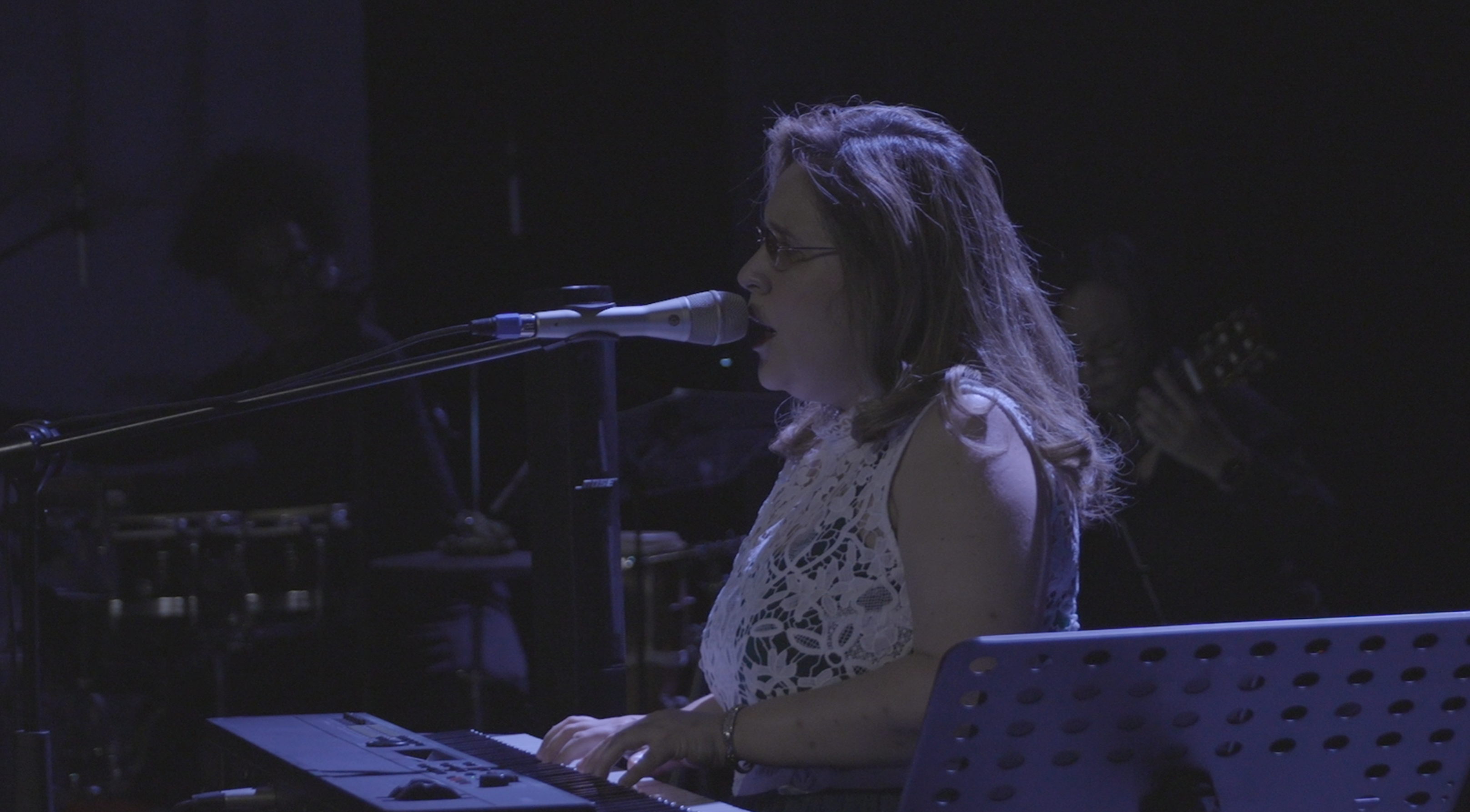 Dance and live music during Huellas y Cantos